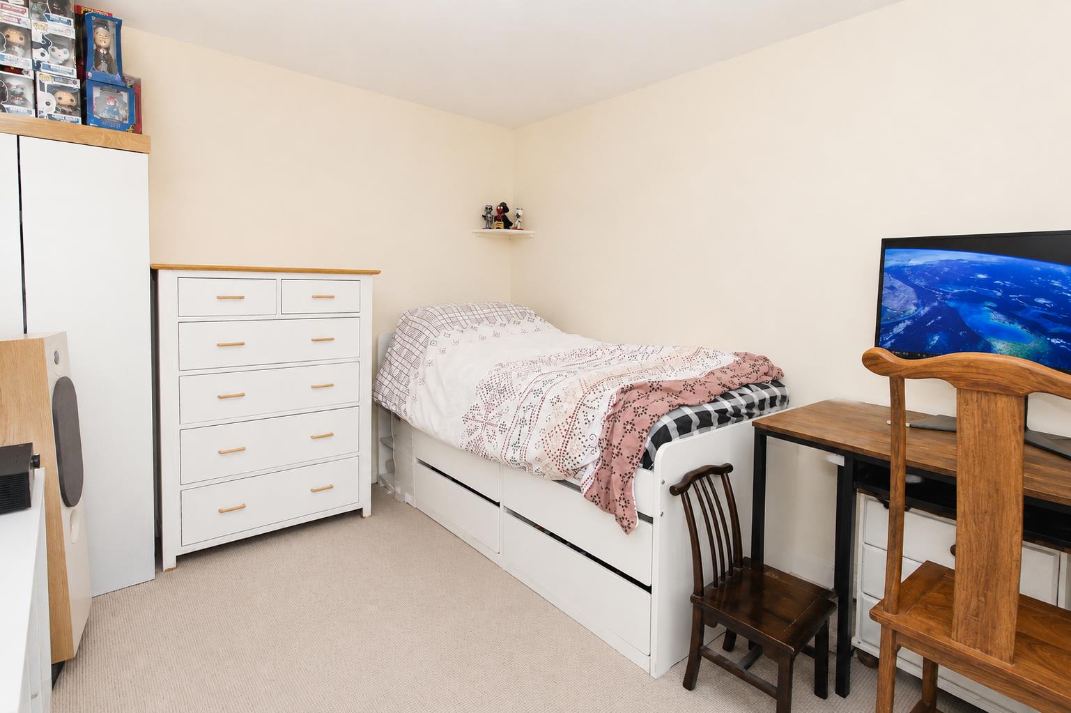 Westmead road, Sutton